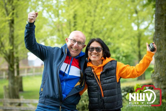 Volle terrassen, bruisende kleedjesmarkt en sportieve Wallenloop: Elburg leeft tijdens koningsdag! - &copy; NWVFoto.nl